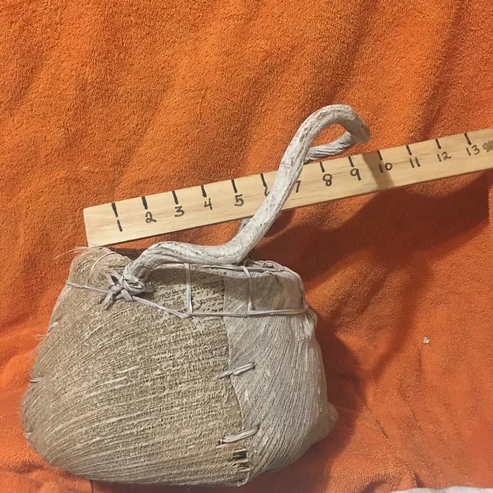 Primitive Style Rustic Round Woven Banana Leaves Basket With Handle White Wash